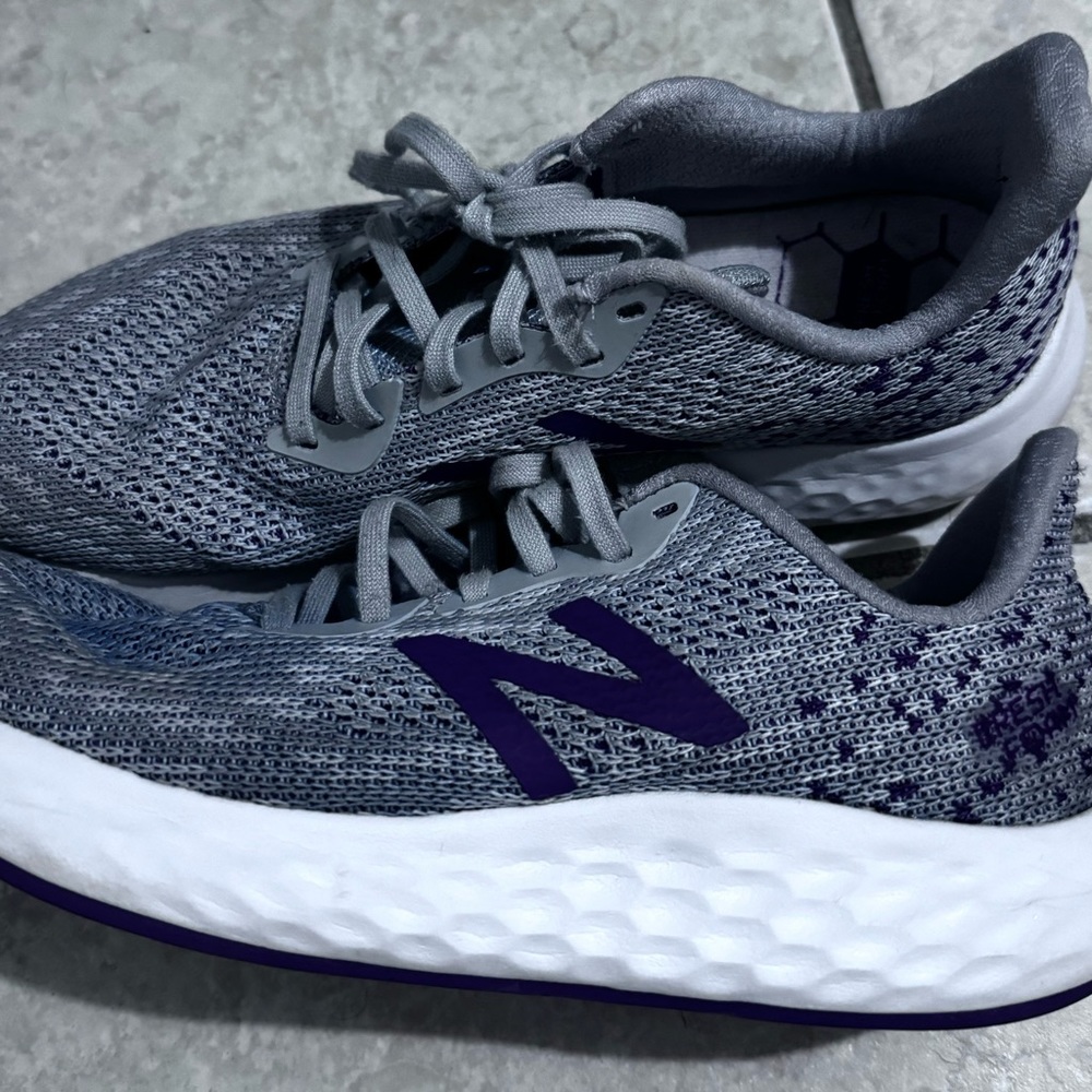 New balance lightly used size 8.5